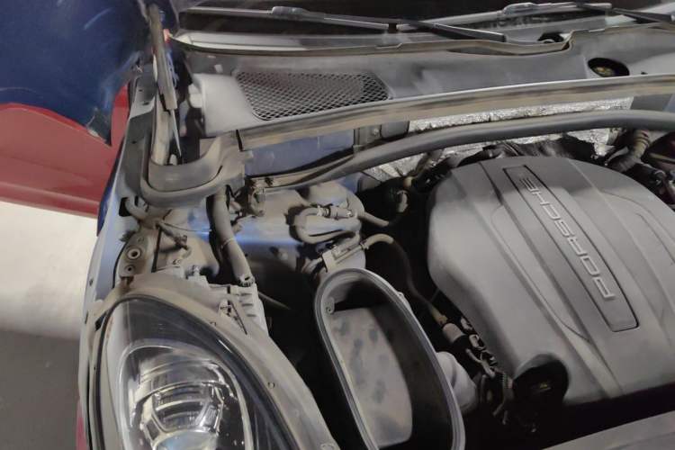 Used Porsche Macan 2017 Macan 2.0T Engine Bay Right