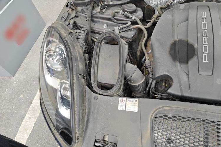 Used Porsche Macan 2017 Macan 2.0T Engine Bay Right