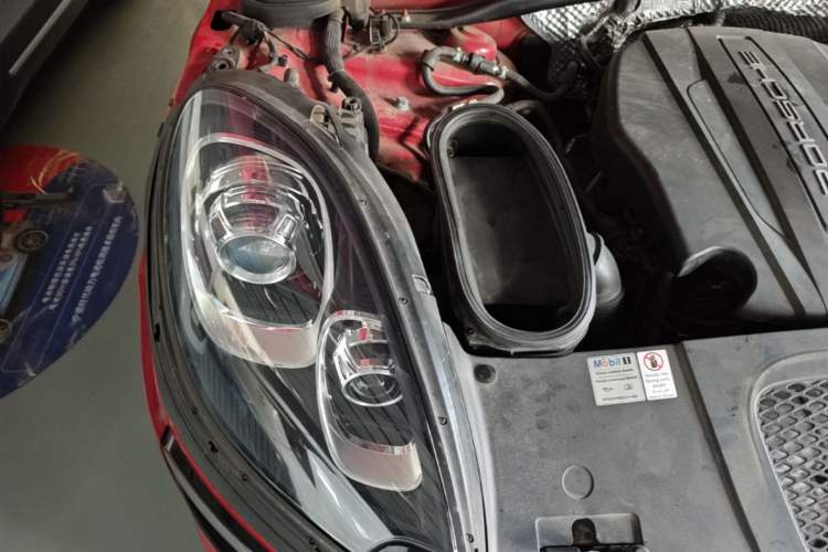 Used Porsche Macan 2017 Macan 2.0T Engine Bay Right