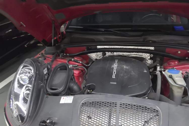 Used Porsche Macan 2017 Macan 2.0T Engine Bay Right
