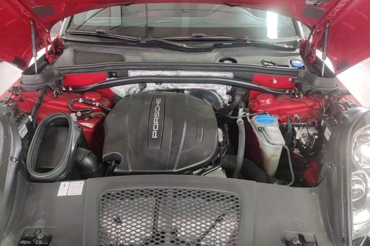 Used Porsche Macan 2017 Macan 2.0T Engine Bay