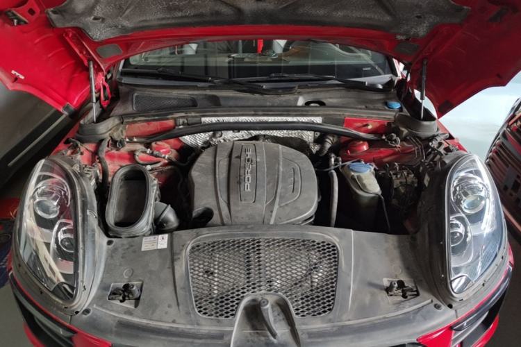 Used Porsche Macan 2017 Macan 2.0T Engine Bay