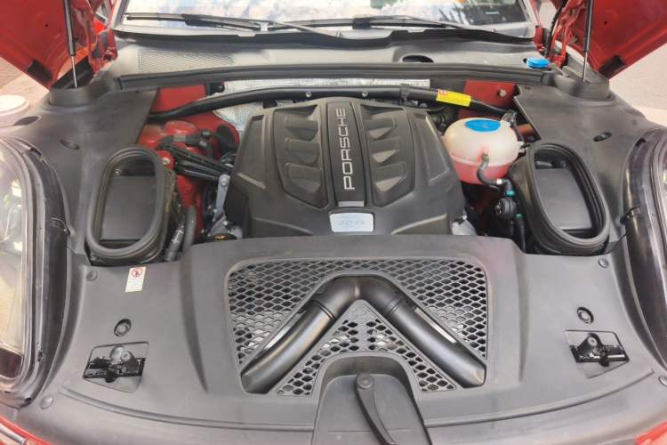 Used Porsche Macan 2017 Macan GTS 3.0T Engine Bay