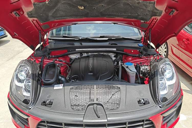 Used Porsche Macan 2017 Macan 2.0T Engine Bay