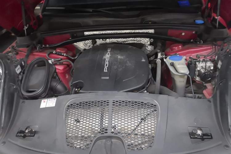 Used Porsche Macan 2017 Macan 2.0T Engine Bay