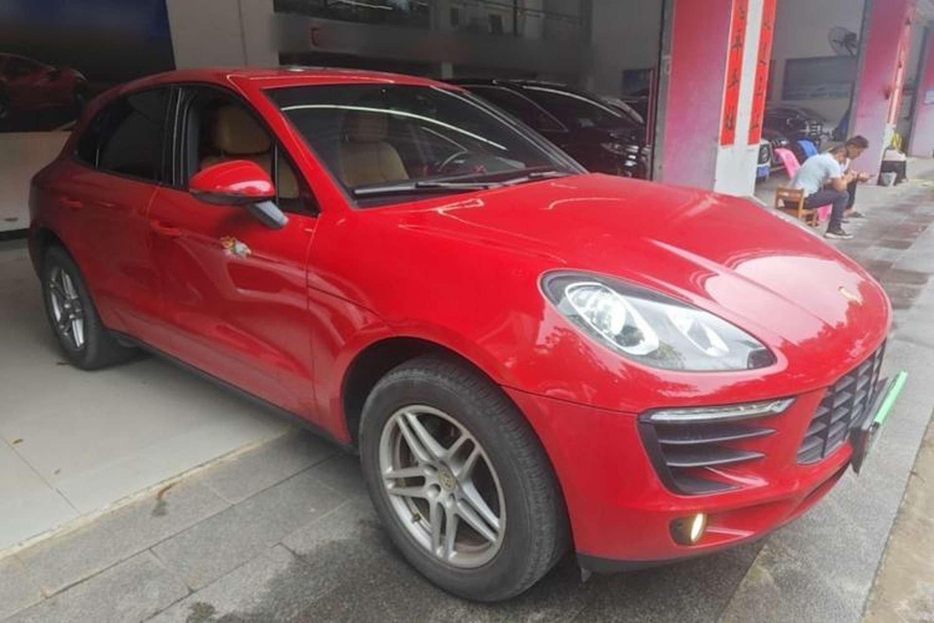 Used Porsche Macan 2017 Macan 2.0T Front Right 45 Deg