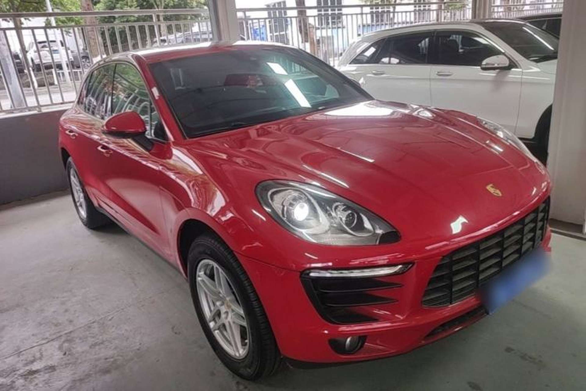 Used Porsche Macan 2017 Macan 2.0T Front Right 45 Deg
