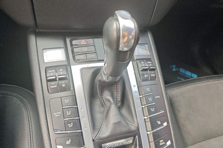 Used Porsche Macan 2017 Macan 2.0T Gear Lever