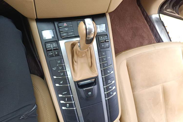 Used Porsche Macan 2017 Macan 2.0T Gear Lever