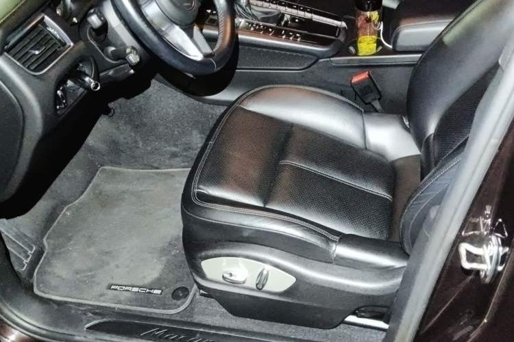 Used Porsche Macan 2017 Macan 2.0T Left Front Seat