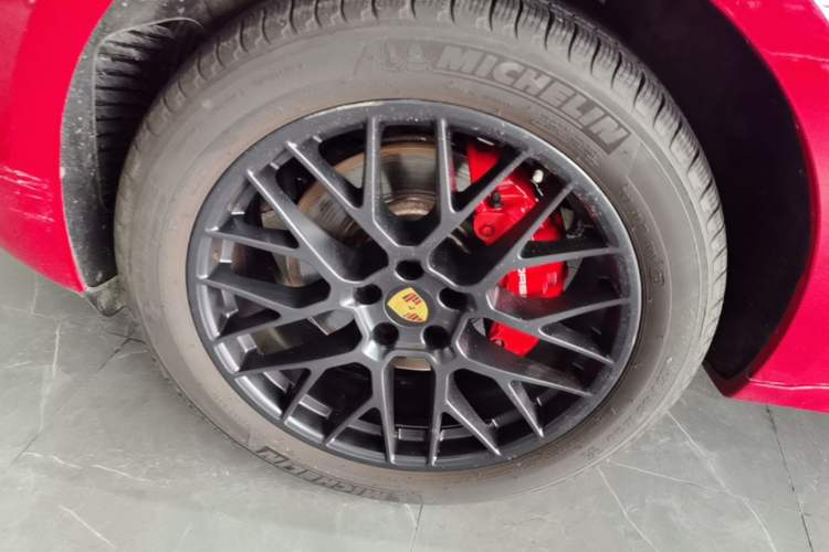 Used Porsche Macan 2017 Macan GTS 3.0T Left Front Wheel Hub