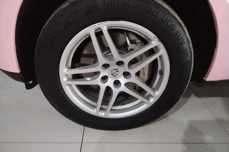 Used Porsche Macan 2017 Macan S 3.0T Left Front Wheel Hub