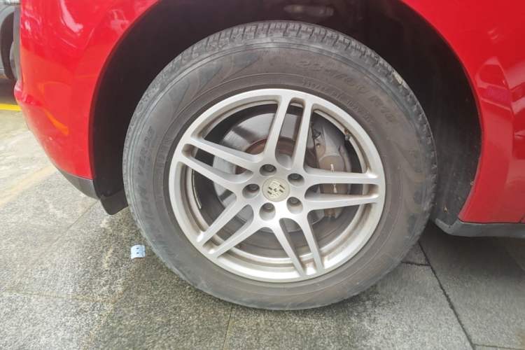 Used Porsche Macan 2017 Macan 2.0T Left Front Wheel Hub