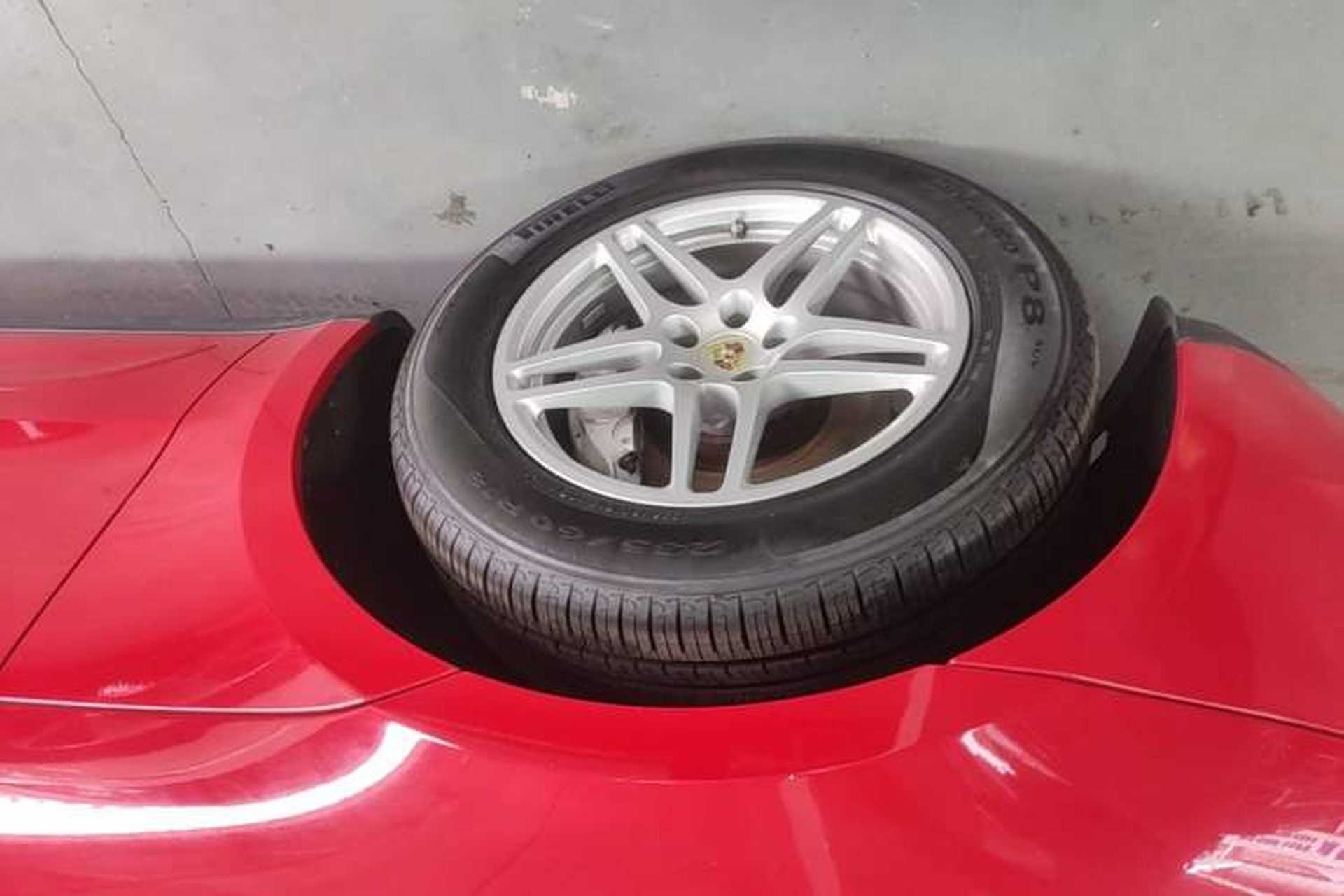 Used Porsche Macan 2017 Macan 2.0T Left Front Wheel Hub