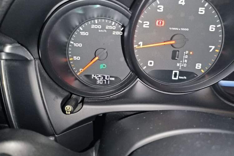 Used Porsche Macan 2017 Macan 2.0T Odometer Close Up
