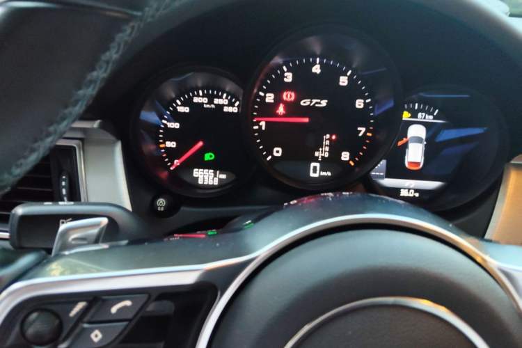 Used Porsche Macan 2017 Macan GTS 3.0T Odometer Close Up