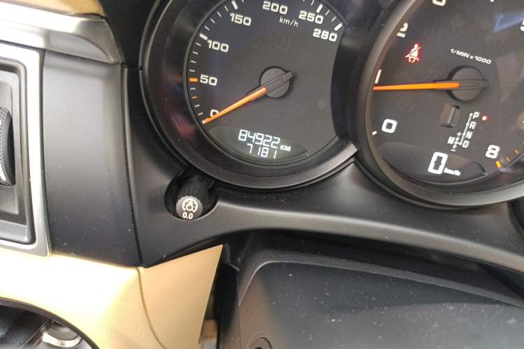 Used Porsche Macan 2017 Macan 2.0T Odometer Close Up