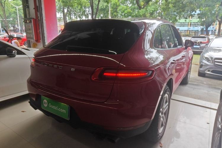 Used Porsche Macan 2017 Macan 2.0T Rear Right 45 Deg