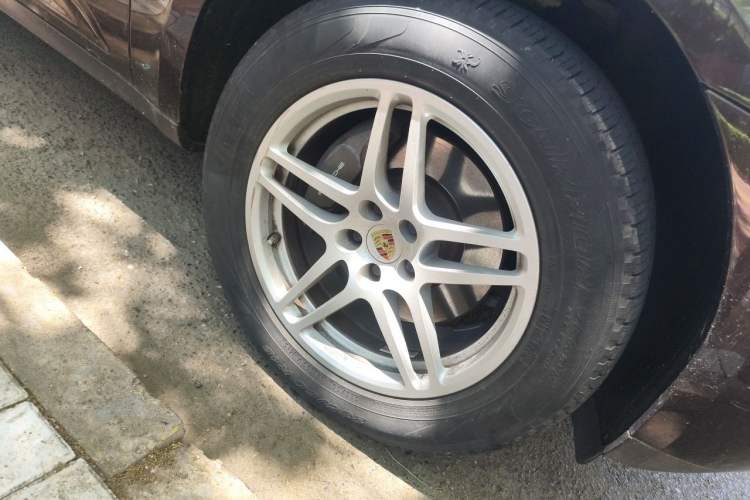 Used Porsche Macan 2017 Macan 2.0T Right Front Wheel Hub