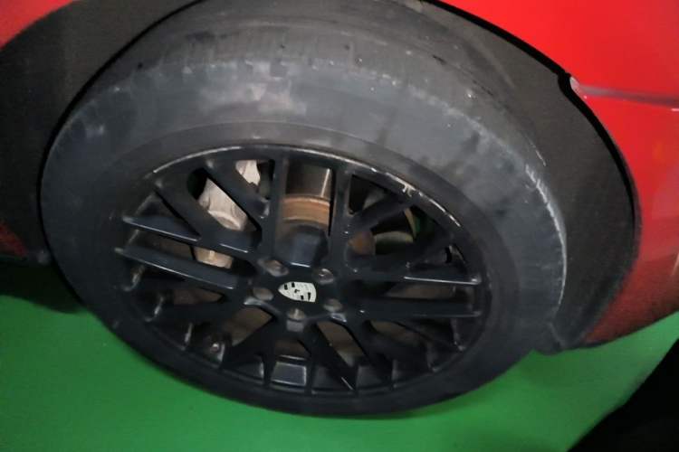 Used Porsche Macan 2017 Macan 2.0T Right Front Wheel Hub