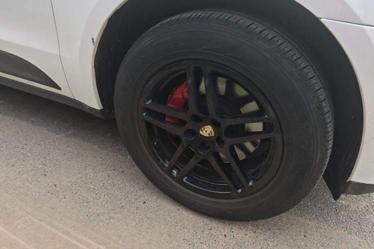 Used Porsche Macan 2017 Macan 2.0T Right Front Wheel Hub