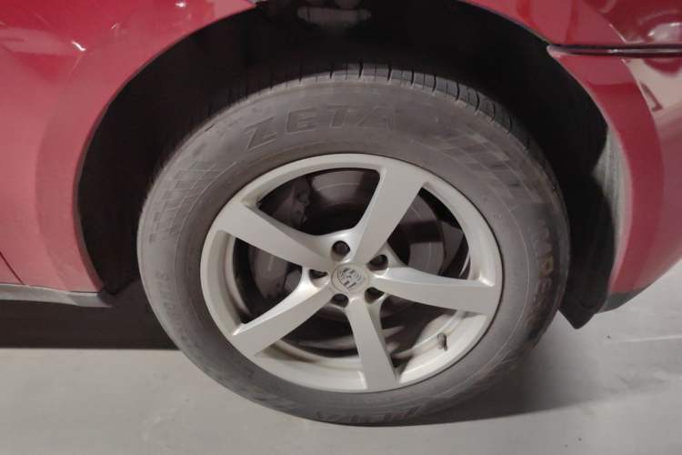 Used Porsche Macan 2017 Macan 2.0T Right Front Wheel Hub