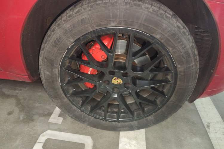 Used Porsche Macan 2017 Macan GTS 3.0T Right Front Wheel Hub