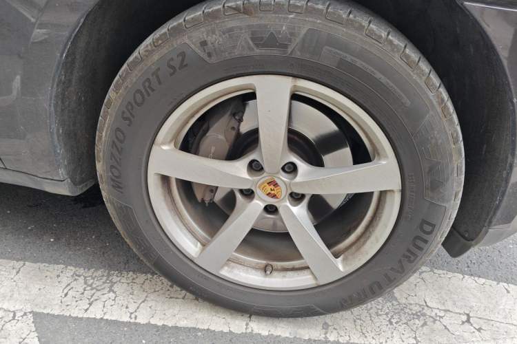Used Porsche Macan 2017 Macan 2.0T Right Front Wheel Hub