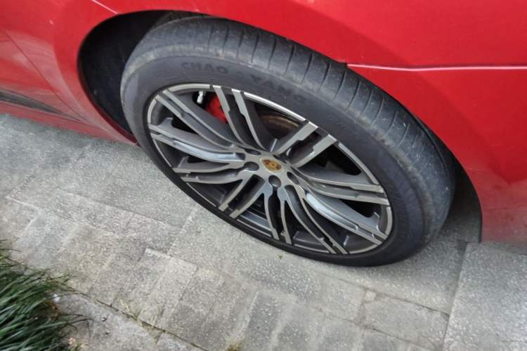 Used Porsche Macan 2017 Macan GTS 3.0T Right Front Wheel Hub