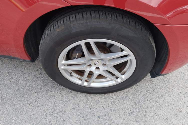 Used Porsche Macan 2017 Macan 2.0T Right Front Wheel Hub