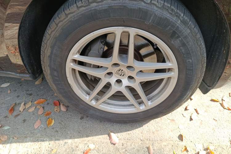 Used Porsche Macan 2017 Macan 2.0T Right Front Wheel Hub