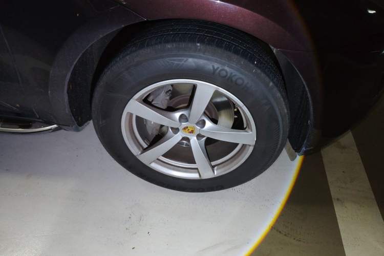 Used Porsche Macan 2017 Macan 2.0T Right Front Wheel Hub