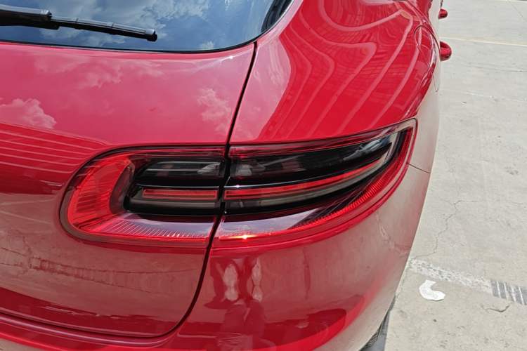 Used Porsche Macan 2017 Macan 2.0T Right Rear Taillight
