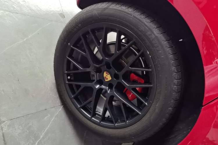 Used Porsche Macan 2017 Macan GTS 3.0T Right Rear Wheel Hub