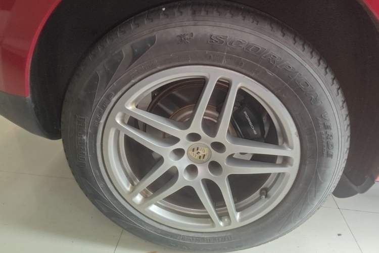 Used Porsche Macan 2017 Macan 2.0T Right Rear Wheel Hub