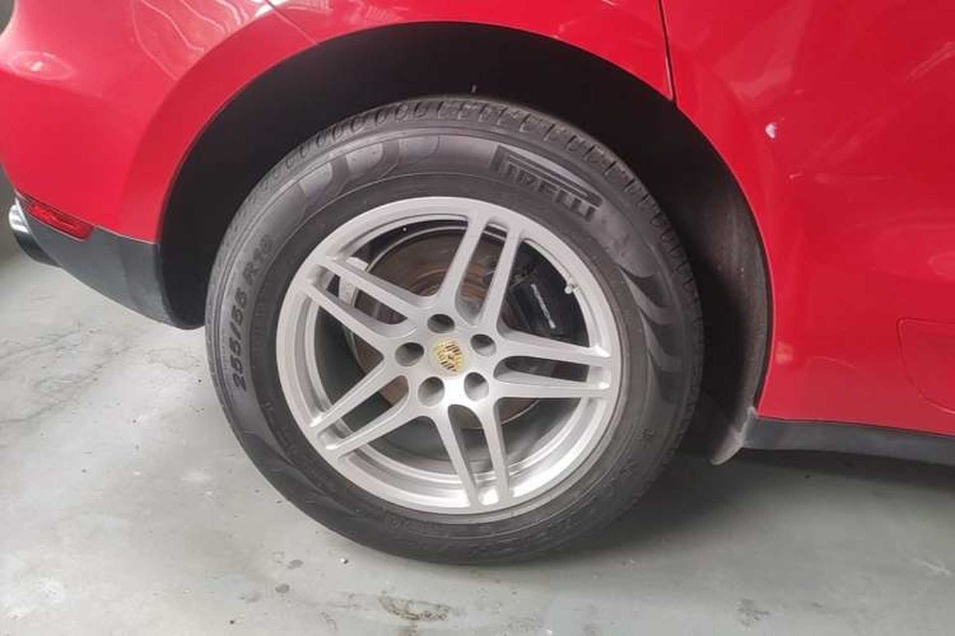 Used Porsche Macan 2017 Macan 2.0T Right Rear Wheel Hub