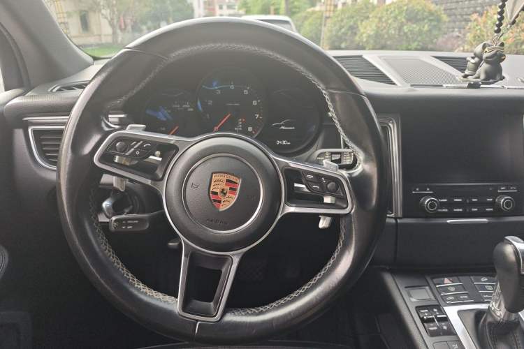 Used Porsche Macan 2017 Macan 2.0T Steering Wheel