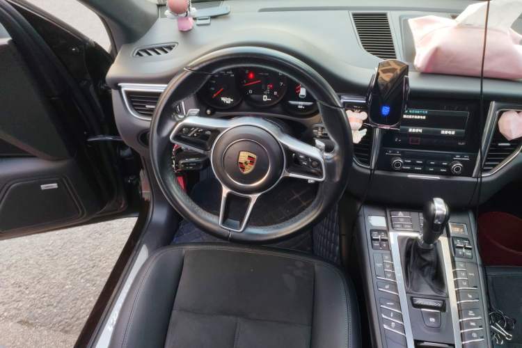 Used Porsche Macan 2017 Macan 2.0T Steering Wheel