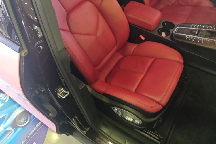 Used Porsche Macan 2017 Macan 2.0T Right Front Seat