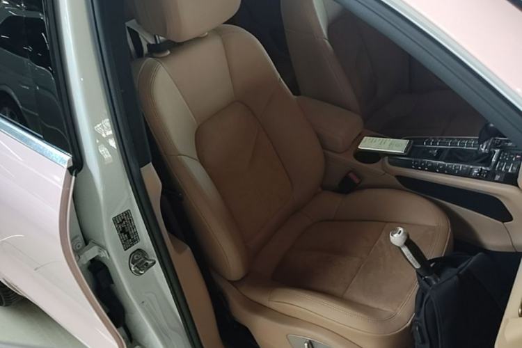 Used Porsche Macan 2017 Macan 2.0T Right Front Seat
