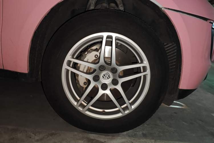 Used Porsche Macan 2017 Macan S 3.0T Right Front Wheel Hub