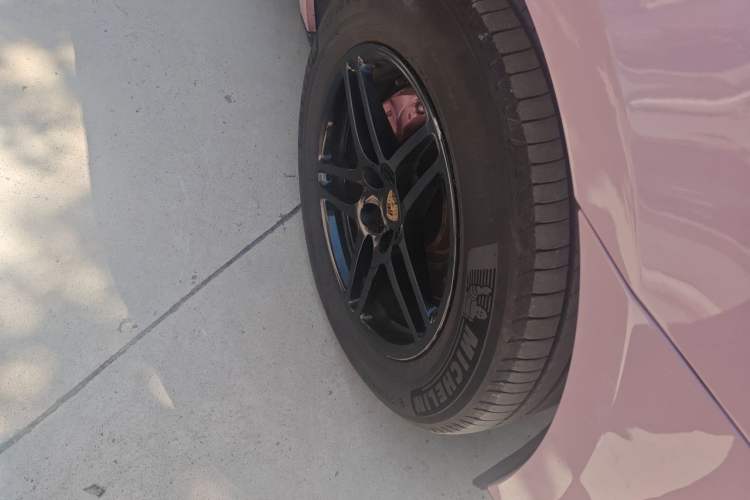 Used Porsche Macan 2017 Macan 2.0T Right Front Wheel Hub