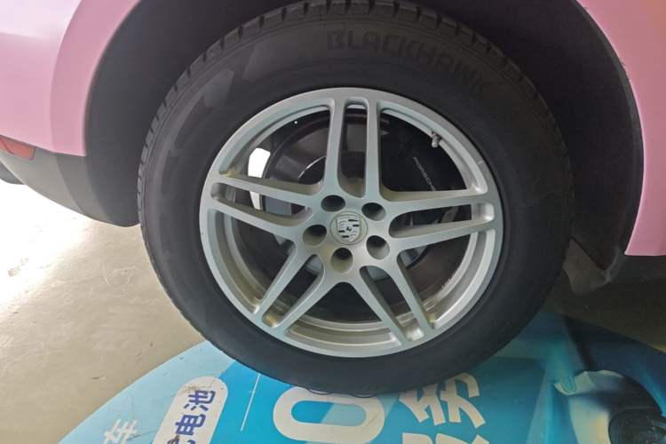 Used Porsche Macan 2017 Macan 2.0T Right Rear Wheel Hub