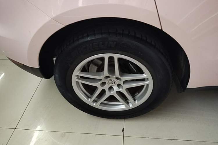 Used Porsche Macan 2017 Macan 2.0T Right Rear Wheel Hub