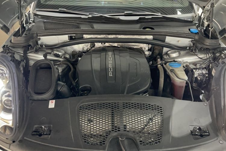 Used Porsche Macan 2017 Macan 2.0T Engine Bay