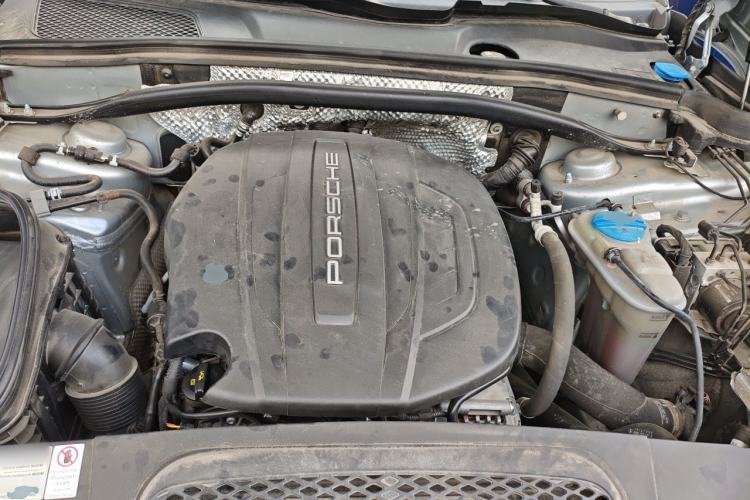 Used Porsche Macan 2017 Macan 2.0T Engine Bay