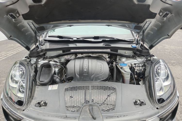 Used Porsche Macan 2017 Macan 2.0T Engine Bay