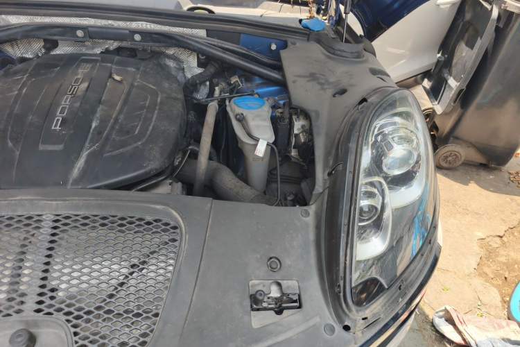 Used Porsche Macan 2017 Macan 2.0T Engine Bay Left