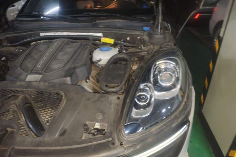 Used Porsche Macan 2017 Macan S 3.0T Engine Bay Left