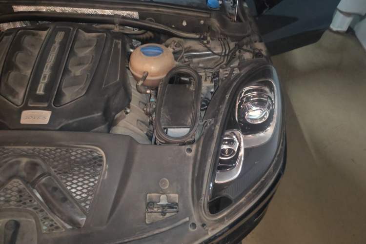 Used Porsche Macan 2017 Macan S 3.0T Engine Bay Left